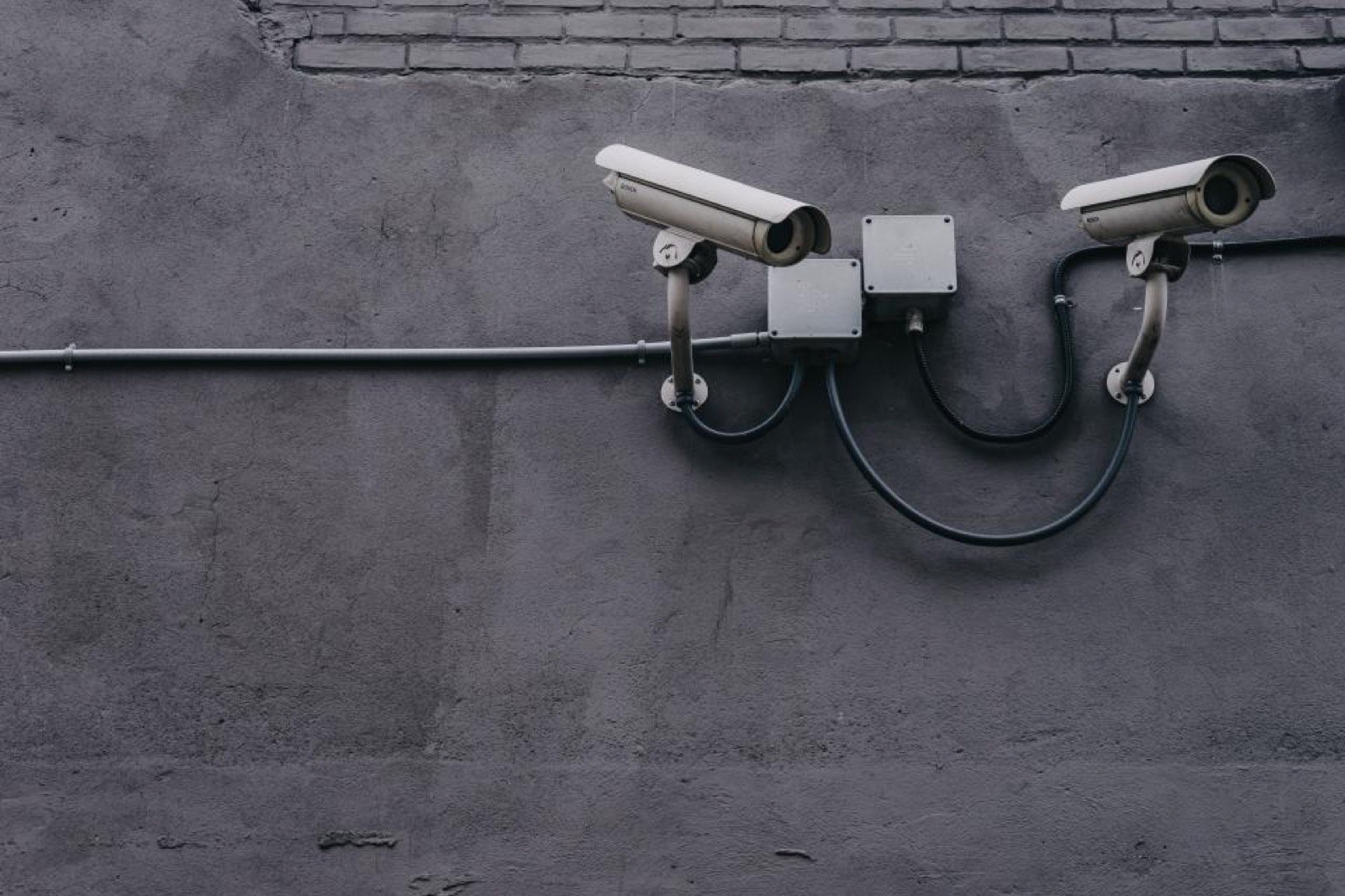 Best Battery Powered Security Cameras for Apartments in 2026 (No Drilling)