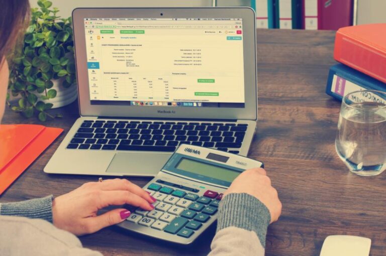 How to Build a Simple Monthly Budget You Can Actually Keep