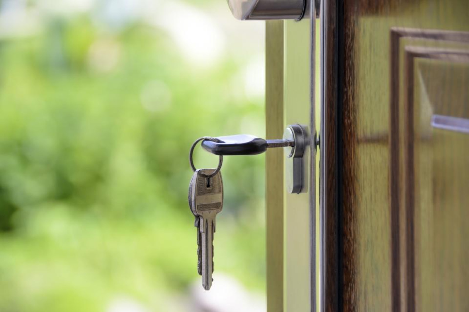How to Keep Your Home Secure While You Travel