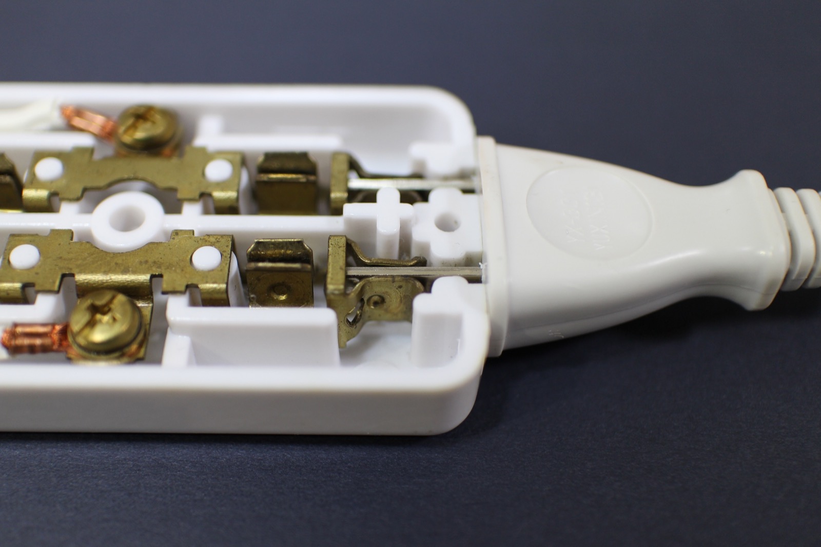 Smart Plug vs Smart Power Strip: Which One Do You Need?